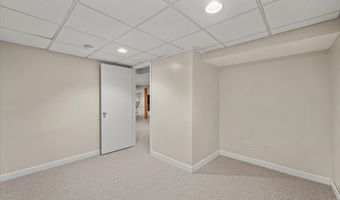 725 N Vista Dr, Algonquin, IL 60102