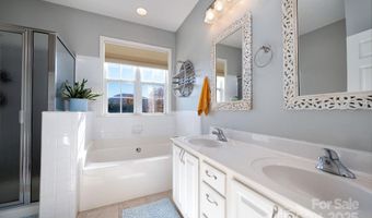 207 Farm Creek Dr E, Asheville, NC 28806