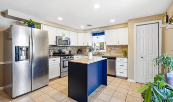 416 Ocean Ave, Beachwood, NJ 08722