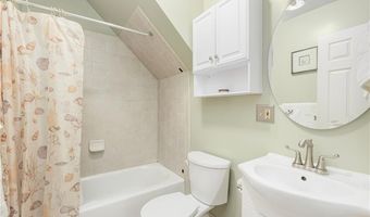 13 Vaughan Ave, Newport, RI 02840