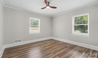 2728 Arnold Dr, Charlotte, NC 28205