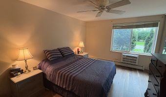 1227 S Old Wilke Rd 104, Arlington Heights, IL 60005