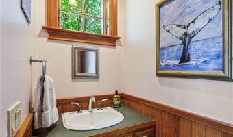 201 Paradise Ave, Middletown, RI 02842