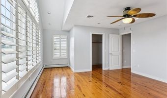 18 Anawan Ave, Narragansett, RI 02882