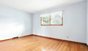 506 E Valley Ln, Arlington Heights, IL 60004