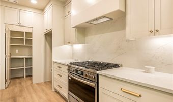 9 Mere Ln, Bella Vista, AR 72714