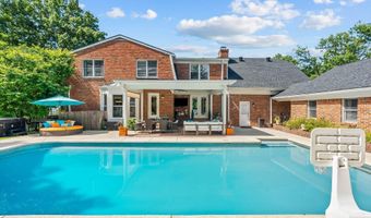11806 E Arbor Dr, Anchorage, KY 40223