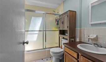 162 Pine St, Warwick, RI 02888