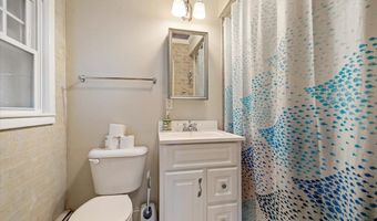 45 County Line Rd, Amityville, NY 11701