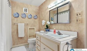 2730 Chew St, Allentown, PA 18104