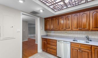 1101 S ARLINGTON RIDGE Rd 214, Arlington, VA 22202