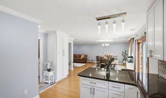 19 W Dolphin Cir W, Bayville, NJ 08721