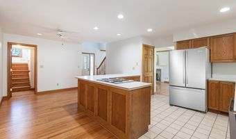 9 Howd Ave, Branford, CT 06405