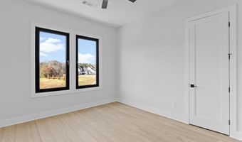 555 Versailles Dr, Auburn, GA 30011