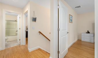 315 Old River Rd 6, Lincoln, RI 02838