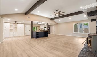 16 Amesbury Ln, Bella Vista, AR 72715