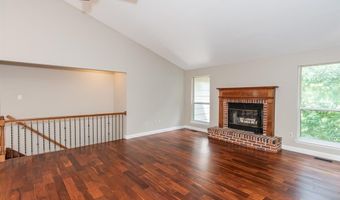 925 Westrun Dr, Ballwin, MO 63021