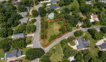 905 Peacock Dr, Albany, GA 31701
