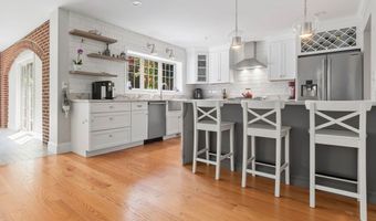 418 Mystic St, Arlington, MA 02474