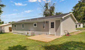 116 E Hadley St, Aurora, MO 65605