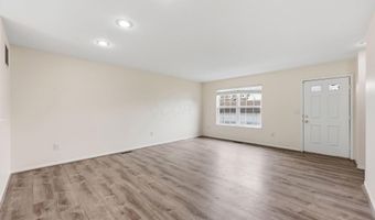 1075 Shady Lake Dr, Columbus, OH 43228