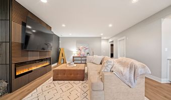 302 33rd St SE, Altoona, IA 50009