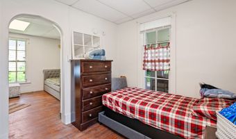 121 Cherry Ave, Ames, IA 50010