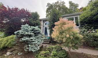 1 Edgewood Ave, Hopkinton, RI 02804