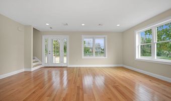 661 Main St, Acushnet, MA 02743