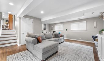 1832 W Woodland Ave, Addison, IL 60101