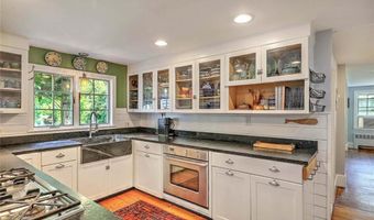 44 Washington Rd, Barrington, RI 02806
