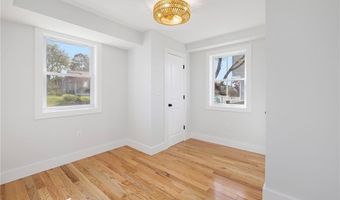 11 Gunning Ct, Middletown, RI 02842
