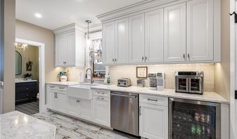 21 Bedlow Ave, Newport, RI 02840