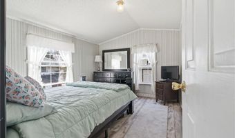 27 Woodward Rd, Lincoln, RI 02865