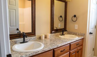 99 JENNIFER Ln, Baxley, GA 31513