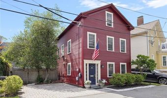 5 Tews Ct, Newport, RI 02840