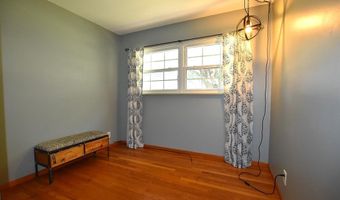 5800 Crossmont Dr, Affton, MO 63123