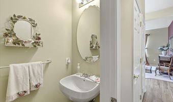 8 Meadowbrook Aly, Barnegat, NJ 08005
