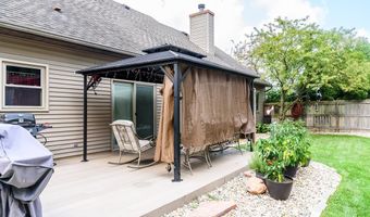 914 Lakeview Dr, Auburn, IN 46706