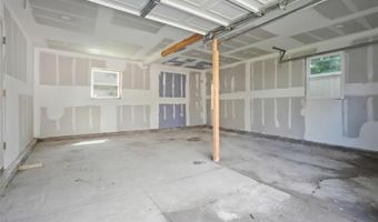 7 Penndale Dr, Amityville, NY 11701