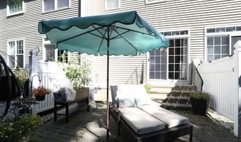 70 Woodcrest Ln 70, Danbury, CT 06810