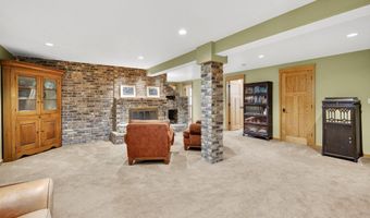 1323 Scott Cir, Ames, IA 50014
