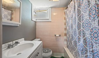 5 Wall St, Cromwell, CT 06416