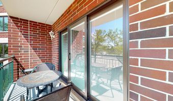 201 N Vail Ave 207, Arlington Heights, IL 60004