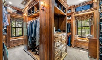 56 Oak Dr, Bedford, NH 03110