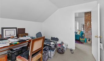 28 Young St, Newport, RI 02840