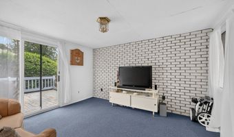 7 Englewood Rd, Coventry, RI 02816