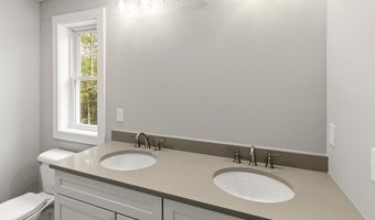 8 Stone Creek Dr, Brentwood, NH 03833