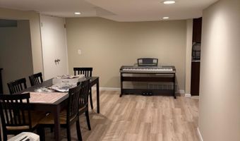 3925 Waldenwood Dr, Ann Arbor, MI 48105