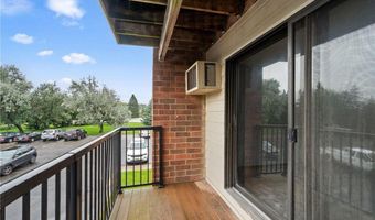 4 Pine Tree Dr 223, Arden Hills, MN 55112